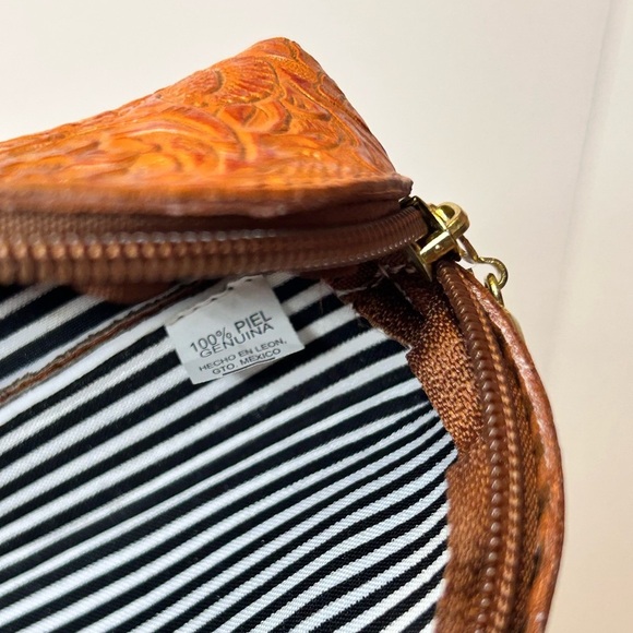 COSMETIC BAG & COIN Bag, LEATHER Cosmetic Pouch, Hand tooled Leather, Artesanal - Picture 4 of 11